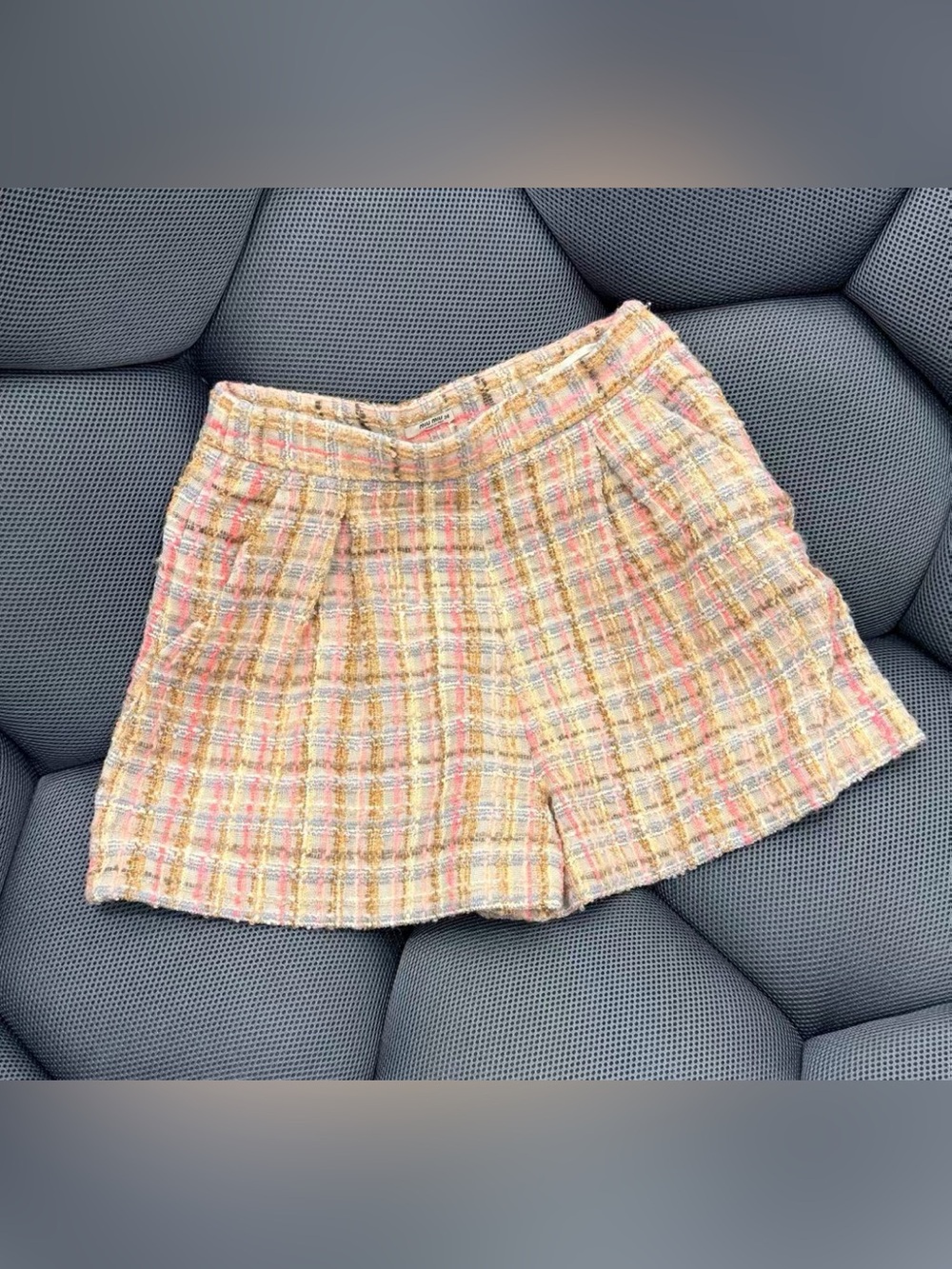 🚩steal Miu Miu Pastel Plaid Tweed Shorts in Pink and Cream